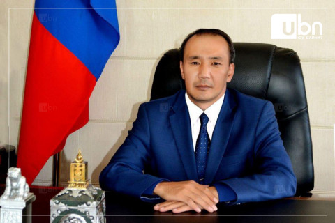 Баянхонгор аймгийн Засаг дарга Д.Мөнхсайхан нь БШУ-ны газрын даргыг хууль зөрчиж ТОМИЛЖЭЭ