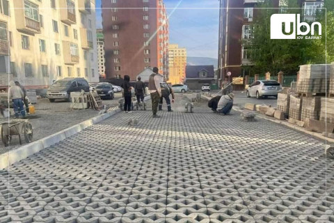 “Явган хүний замыг нүхтэй хавтангаар тохижуулаагүй. Тэр бол авто зогсоолын хэсэг“