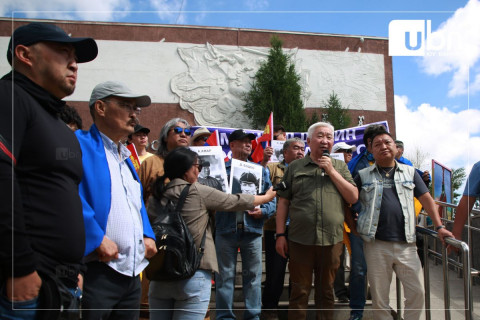 ШУУД: ОХУ-ын Гадаад хэргийн сайд С.В.Лавровын Монгол дахь айлчлалыг эсэргүүцэж АН жагсаал хийж байна