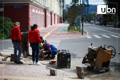“Их сургуулийн гудамжны явган замыг ирэх сарын 25-ны өдөр гэхэд бүрэн засварлаж дуусна“