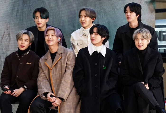 “BTS”хамтлаг дэлхийн хөл бөмбөгийн аварга шалгаруулах тэмцээний дууг дуулна