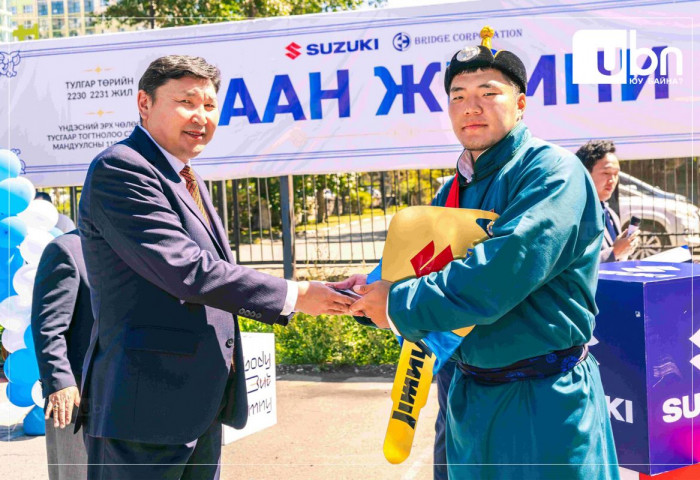 Улсын заан М.Лхагвагэрэлд “Сүзүки заан жимни“ автомашиныг бэлэглэжээ