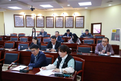 Улс төрийн хилс хэрэгт хэлмэгдэгсдийн дурсгалыг хүндэтгэн улс даяар ном хурна