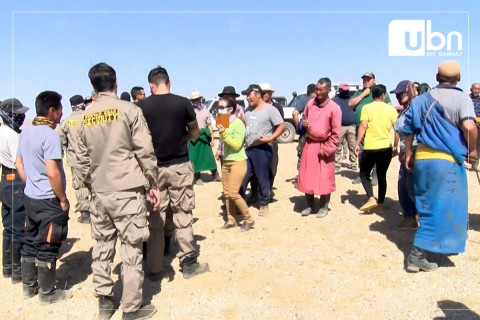 ДУНДГОВЬ АЙМГИЙН ӨЛЗИЙТ СУМЫН ИРГЭД: Гурвансайхан ХХК “Төр чинь та нарыг ТООХГҮЙ” гэж тоглоом хийж, биднийг дарамталдаг