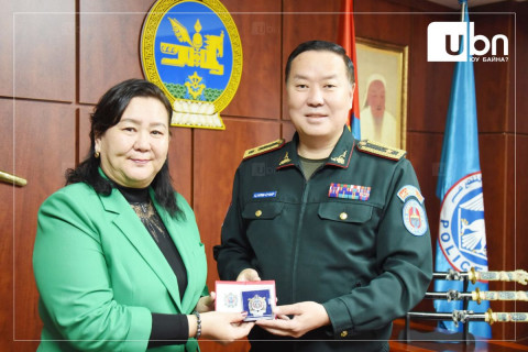 Дохионы орчуулагч Б.Саранчимэгийг “Цагдаагийн төлөө” тэмдгээр шагналаа