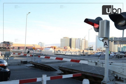 Түгжрэлийг бууруулах зорилгоор дөрвөн байршилд төмөр зам доогуур авто замын нүхэн гарц барина