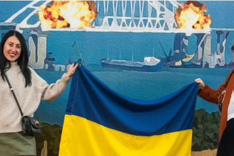 Крымийн гүүр дэлбэрсэнд Украинчууд баярлаж байна