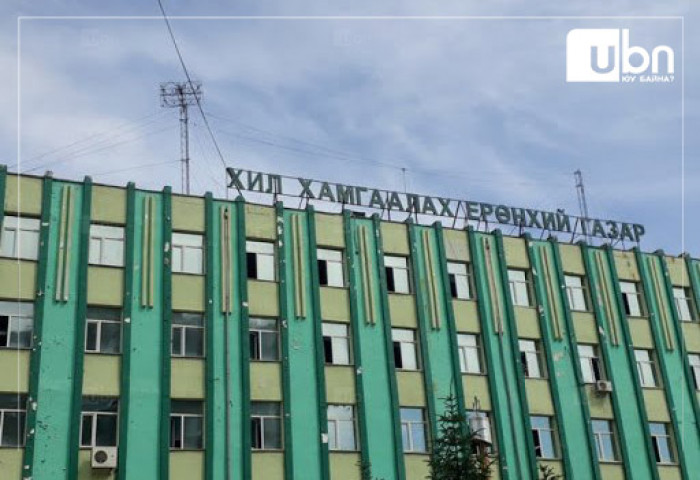 Шинээр татагдсан цэргүүдийг тээвэрлэж явсан автомашин осолджээ