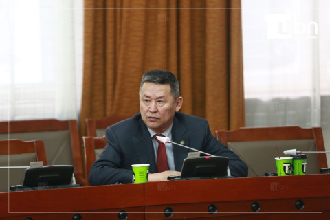 Ш.Адьшаа: Төрийн албан хаагчид эрүүл мэнд, орон сууцнаас бусад төрлийн зээл авахыг хориглох шаардлагатай
