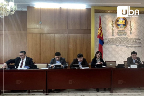 Тэтгэврийг 7 биш 5-н жилээр тогтоолгох хуулийн төслийг хэлэлцэж эхэллээ