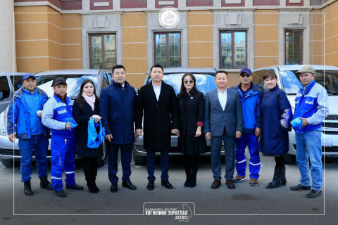 Баянзүрх дүүргийн Эрүүл мэндийн төв болон бусад алба хэлтсүүдэд автомашин гардуулан өглөө