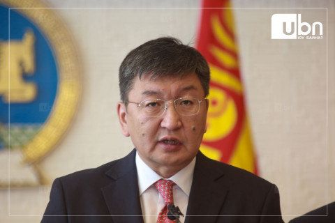ШУУД: “Чингис хаан“ одонг Жэк Уэтерфорд, Д.Доржготов нарт гардуулах шийдвэрийг танилцуулж байна