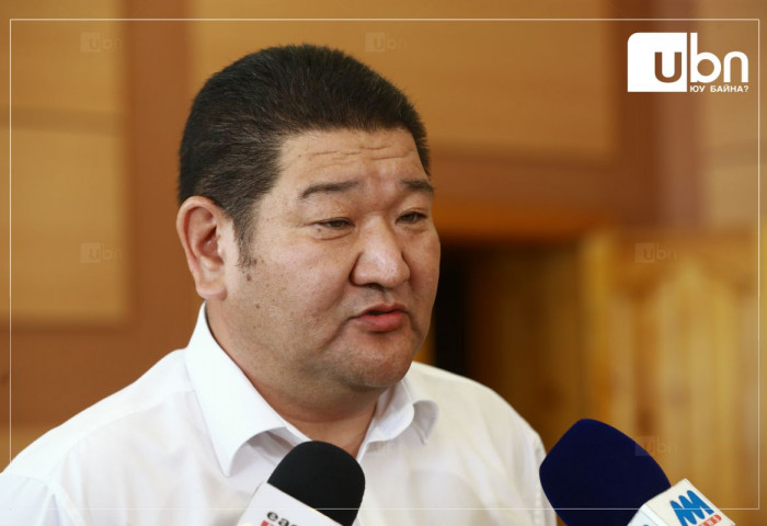 Б.Мөнхбаатар: Порчикоо онгойлгоод дотуур хувцастайгаа гүйж байгаа хүмүүс эрчим хүчээ яаж хэмнэх вэ дээ