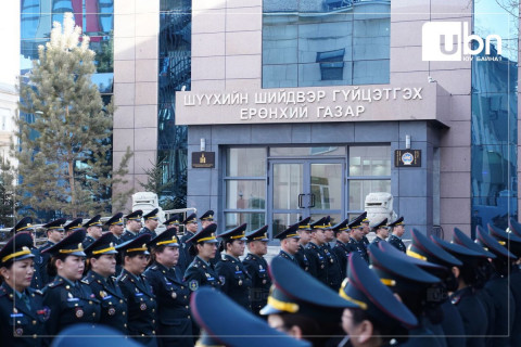 Хүүхэд асрах чөлөөтэй албан хаагчдын цэргийн цолны цалинг олгохоор болжээ