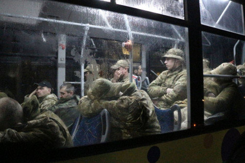 ОХУ Украинд олзлогдсон 50 цэргээ шилжүүлэн авчээ