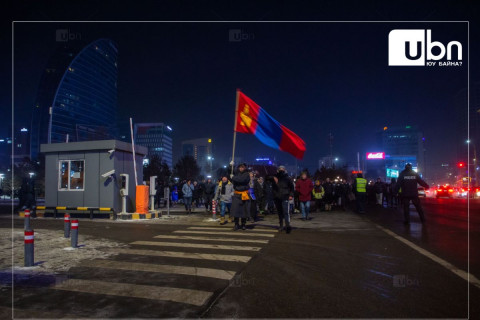 ШУУД: Залуусын жагсаал үргэлжилж байна