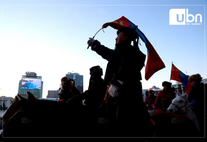 ФОТО: “Нүүрсний хулгайчдын нэрсийг зарла“ жагсаал тав дахь өдрөө Сүхбаатарын талбайд үргэлжилж байна