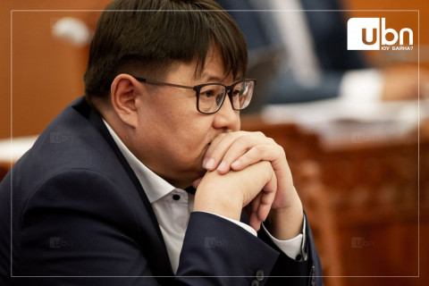 Ш.Раднаасэд: 30 сая төгрөгөөр футболк, 40 сая төгрөгөөр бээлий авч мөнгө идэж байна. Дандаа улстөрчдийн компани байна