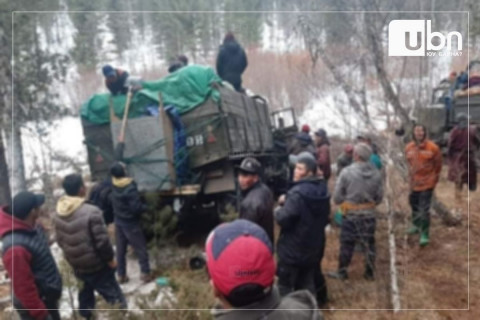 Улсын хилийн зурвас газарт хууль бусаар нэвтэрч, самар бэлтгэж байсан 84 иргэнд хариуцлага тооцжээ