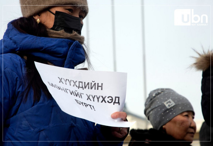 ФОТО: Хүүхдийн мөнгийг хүүхэд бүрт олгохыг шаардаж ЖАГСЛАА