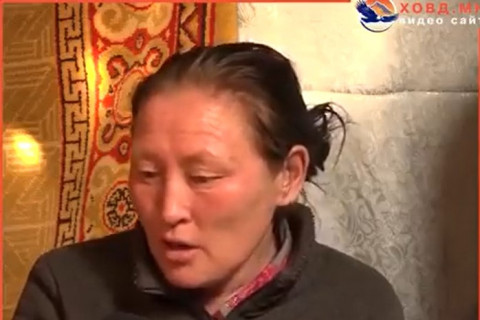 Талийгаач охины ээж И.Энхжаргал: Манай охин хамгийн сүүлд эмнэлгийн хаалгаар орохдоо намайг татаж үнсээд “Намайг 4 охин турбогоор цохисон“ гэж хэлсэн