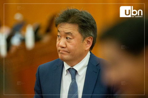 СОНСГОЛ: Б.Лхагвасүрэнгийн хүү Л.Тэмүүжин ХБ-ны охин компаниас 28 сая төгрөгийн давхар цалин авчээ