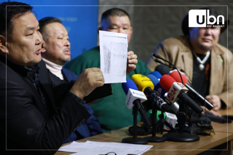 Иргэний хөдөлгөөнөөс шүүх засаглалыг ард нийтийн санал асуулгаар сонгодог байх саналыг Ерөнхийлөгчид хүргүүллээ