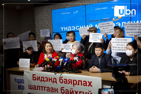 “ТҮЦ эрхлэгчдийн эрхийг зөрчсөн шийдвэрээ цуцлахгүй бол шинийн 1-ний өглөө эсэргүүцэл зарлаж, төв талбай дээр тавгийн идээгээ засаж, золголт хийнэ“