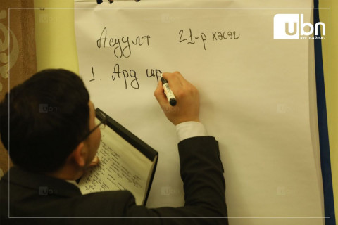 Зөвлөлдөх уулзалт эдийн засаг, баялгийн сан, төвлөрлийг сааруулах, нийгмийн тулгамдсан асуудлууд сэдвээр үргэлжилнэ