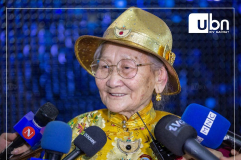“Алдарт эх” Б.Бадамханд: Би 15 хүүхэд төрүүлж өсгөсөн. Өдгөө гэр бүл маань 88-уулаа болжээ