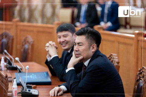 ЧУУЛГАН: Гишүүдийн бүрэн эрхийг түдгэлзүүлэх нууц санал хураалт эхэллээ