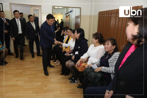 ӨГЛӨӨНИЙ УУЛЗАЛТ: Багш нарын цалинг 20 хувь нэмлээ гэхэд 1.2 сая төгрөг болсон. Үүний оронд хувь тооцож нэмэх бус мөнгөн дүнгээр нэмэгдүүлвэл зүгээр