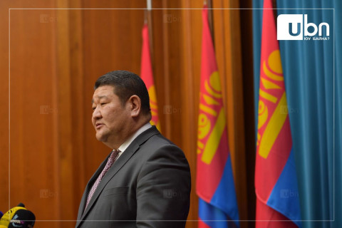 БХБ-ын сайд асан Б.Мөнхбаатар БЗС-гаас 34 мянган ам.долларын зээл авч, Англид сурчээ