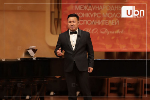 Дуучин, СТА Д.Дагвадорж олон улсын дуулаачдын уралдааны таван төрөлд тэргүүн байр эзэлжээ