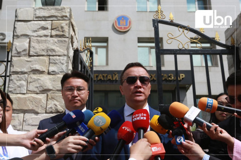 Ү.Амарбат: Улсад 7 их наядын хохирол учруулсан Д.Эрдэнэбилэгийг эрүүл мэндийн шалтгаанаар хилийн хоригийг нь цуцалж, 3 тэрбумын барьцаа аваад хилээр гаргачихсан байна