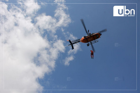 ФОТО: Өндөр уул, хаданд аврах ажиллагаа зохион байгуулжээ