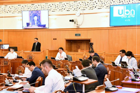 ШУУД: Чуулганаар Төмөр замын тээврийн тухай хуулийн шинэчилсэн найруулгын төслийг хэлэлцэж байна