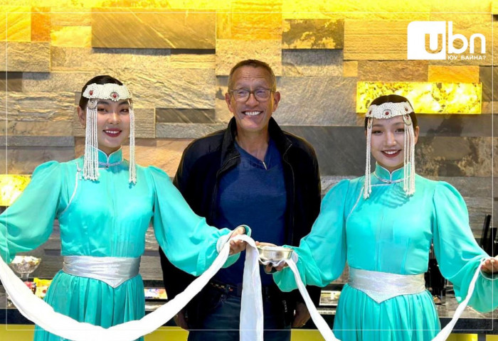 CNN телевизийн Quest Means Business нэвтрүүлгийн хөтлөгч Richard Quest Монгол Улсад ирлээ