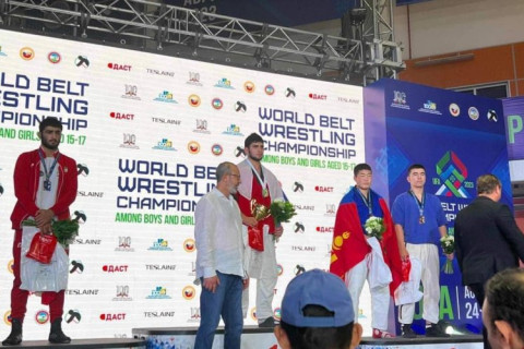 О.Сумьяабазар кураш бөхийн өсвөр үеийн ДАШТ-нээс хүрэл медаль хүртжээ