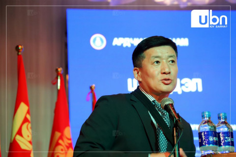 “2016 оны сонгуулийн дараа намын удирдлагад гарсан хүмүүс өөрсдийн бодлогоо хэрэгжүүлэхийн тулд намаа золиосолж эхэлсэн“