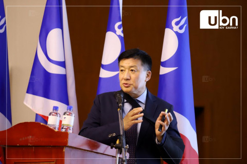С.Баярцогт: Хөрөнгө оруулалтад зарах ёстой мөнгийг бид халамжийн бодлогод зарж байна