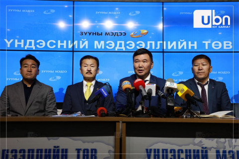 Г​​​​​​​.Хонгор: МҮХАҮТ Засгийн газрын бодлого, үйл ажиллагааны ард дөрлүүлсэн бух шиг мөлхөж байна