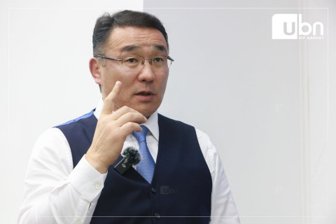 Д.Сумъяабазар: Би анх НИТХ-ын төлөөлөгч нарт “Би улс төржихгүй“ гэдэг ганцхан зүйлийг хэлсэн. Гэвч эд нар улс төржөөд байна
