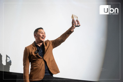 Жүжигчин Б.Амарсайхан “Chicago Asian Pop-Up Cinema” фестивалиас “Карьерын оргил амжилт” шагнал хүртжээ