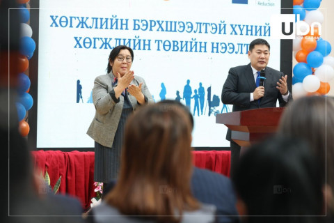 Ерөнхий сайд Хөвсгөл аймагт Хөгжлийн бэрхшээлтэй хүний хөгжлийн төвийн нээлтэд оролцож, Нарны цахилгаан станцын ажлын явцтай танилцав