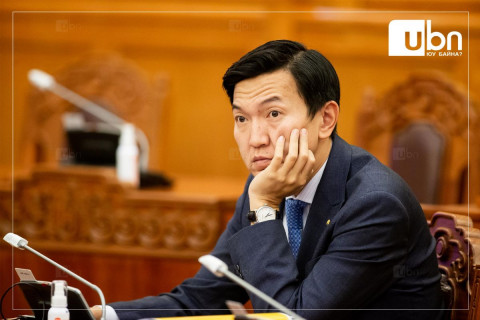 Н.Учрал: Олон нийтийн сүлжээнд хүний эрхийг хамгаалах хуулийг жадлан эсэргүүцэж байсан нөхдүүд өнөөдөр хүүхдэд хайртай болчихоод пост оруулаад сууж байна
