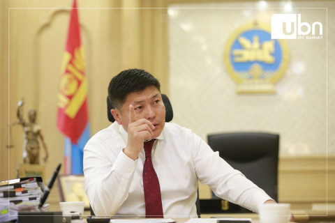 Хотын дарга Х.Нямбаатар “Улаанбаатар хотын замын хөдөлгөөний түгжрэлийг бууруулах, Гэр хорооллыг орон сууцжуулах тухай“ хуулийн төслийг боловсруулжээ