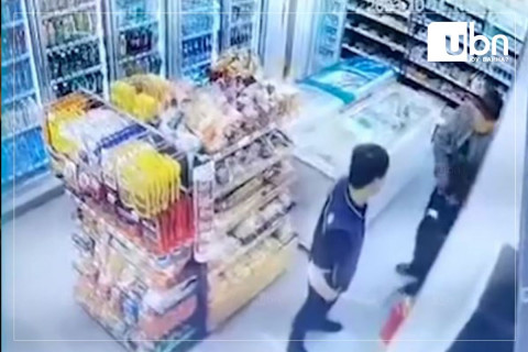 “CU” дэлгүүрийн худалдагч руу сүх далайн танхайрсан иргэнд 15 хоног баривчлах шийтгэл оноожээ