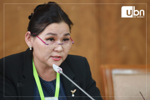 н.Чулуунцэцэг: Энд байгаа бор аягатай кофенууд. Бид 300 хүүхдийн нэг жилийн хүүхэд хамгааллын төсвийг уучихлаа