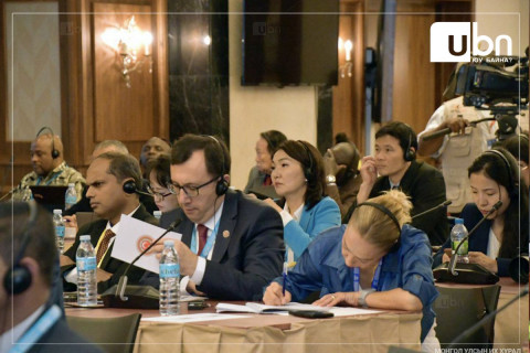 ОУПХ-ны дэргэдэх Парламентын ЕНБД  нарын чуулга уулзалтад УИХ-ын ЕНБД нарийн бичгийн дарга Л.Өлзийсайхан оролцож байна